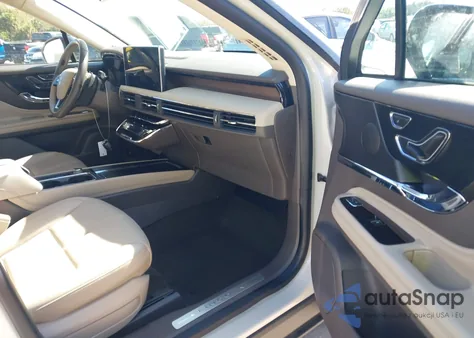 2023 Lincoln Corsair Reserve z USA, uszkodzony, nr VIN 5LMCJ2DA7PUL04298